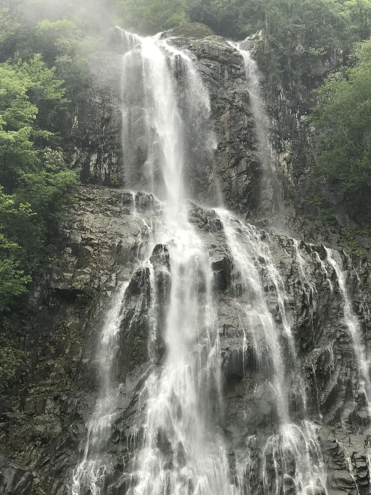 Mençuna Şelalesi - Artvin