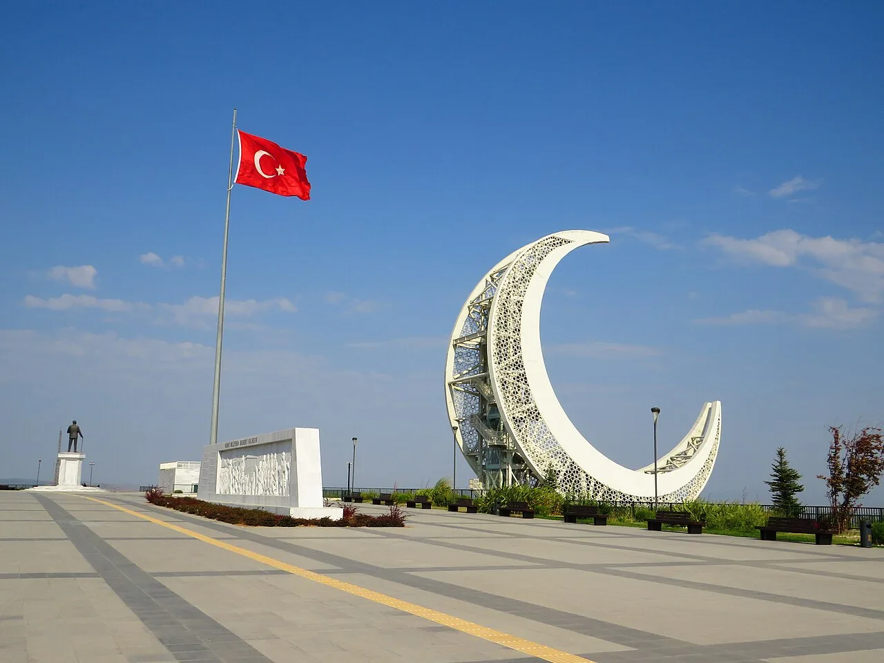 100.Yıl Atatürk Anıtı - Balıkesir