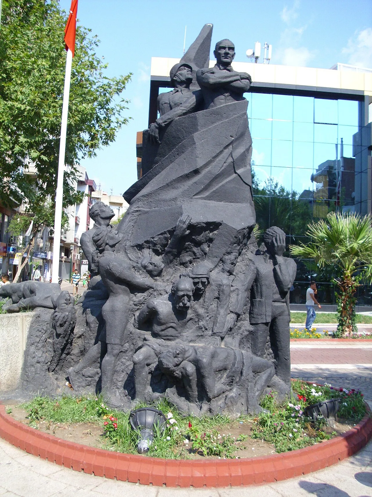 Atatürk Anıtı, Erdek - Balıkesir