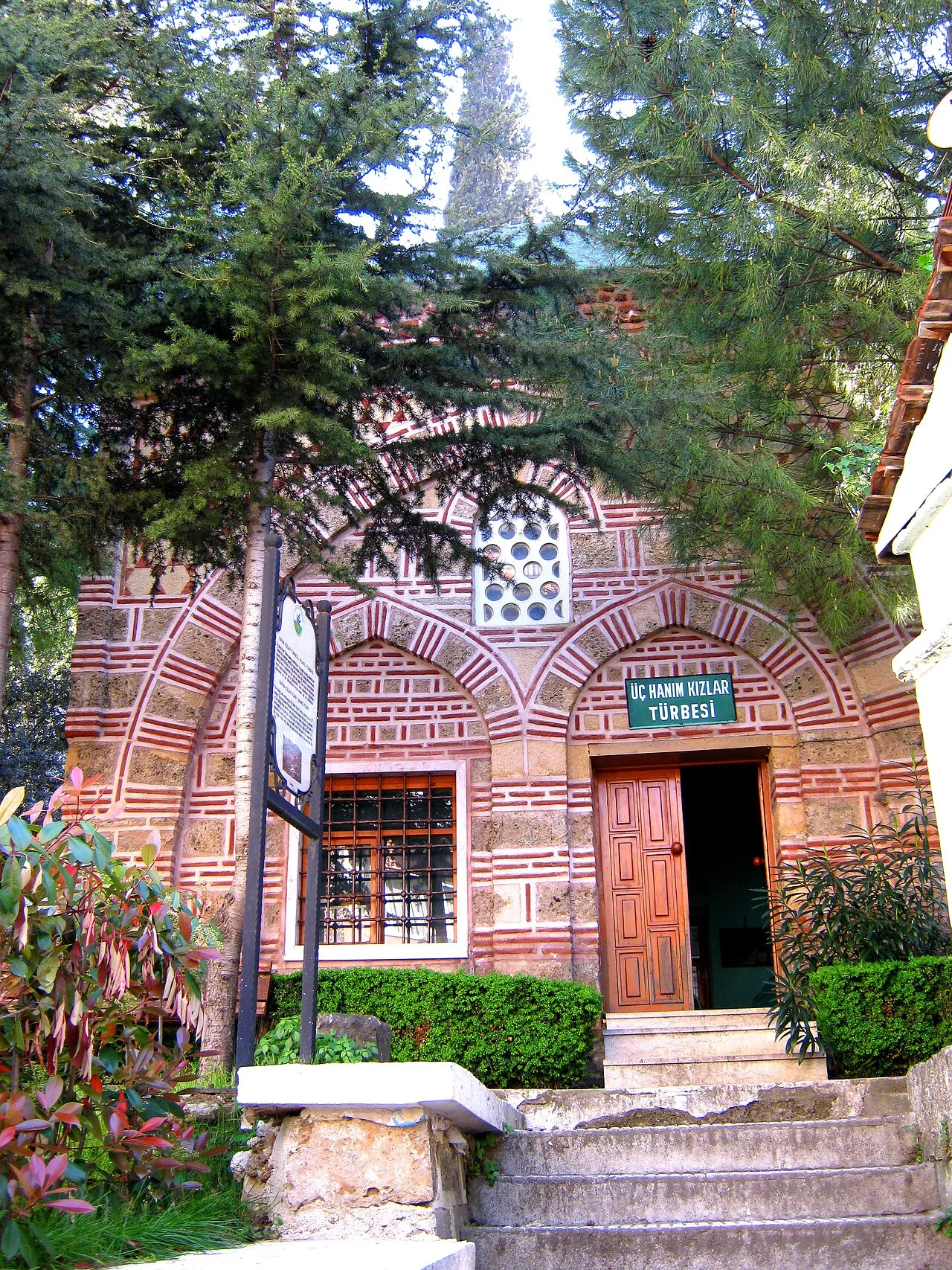 Üç Hanım Kızlar Türbesi - Bursa