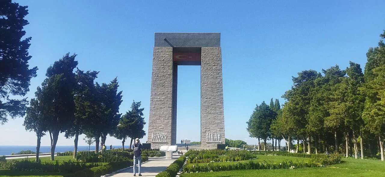 Şehitler Abidesi Camisi - Çanakkale