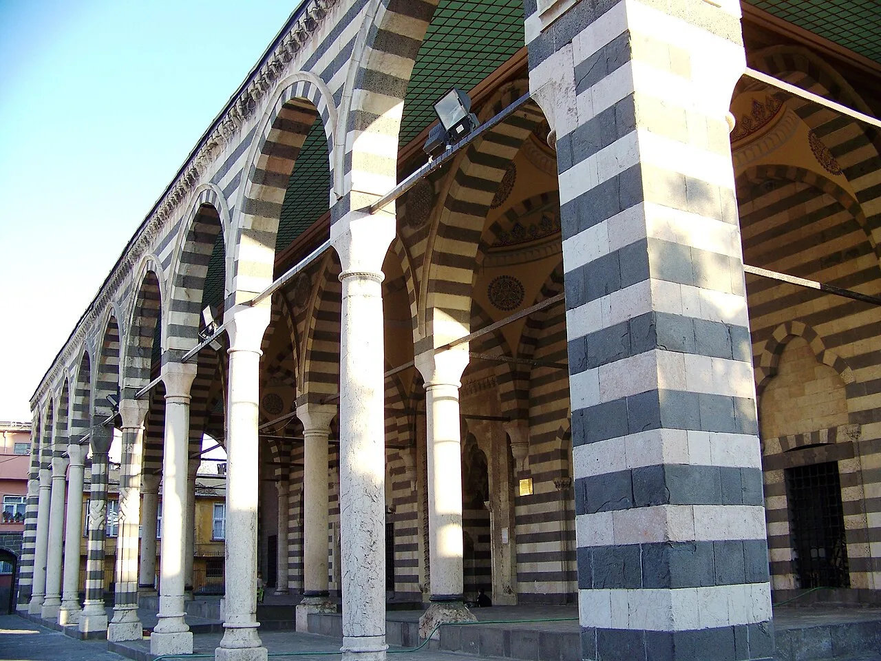Behram Paşa Camii - Diyarbakır