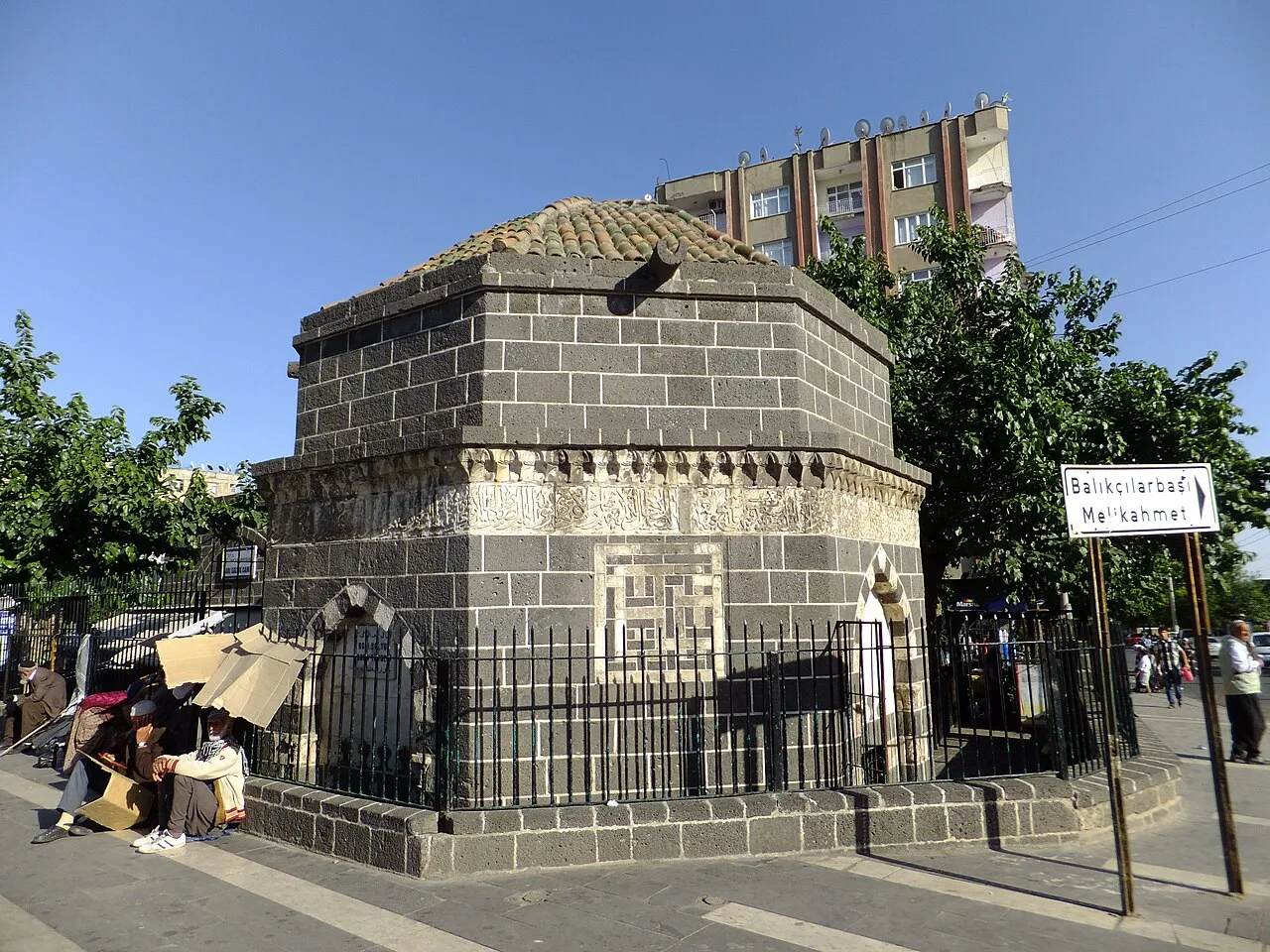 Sarı Saltuk Türbesi - Diyarbakır