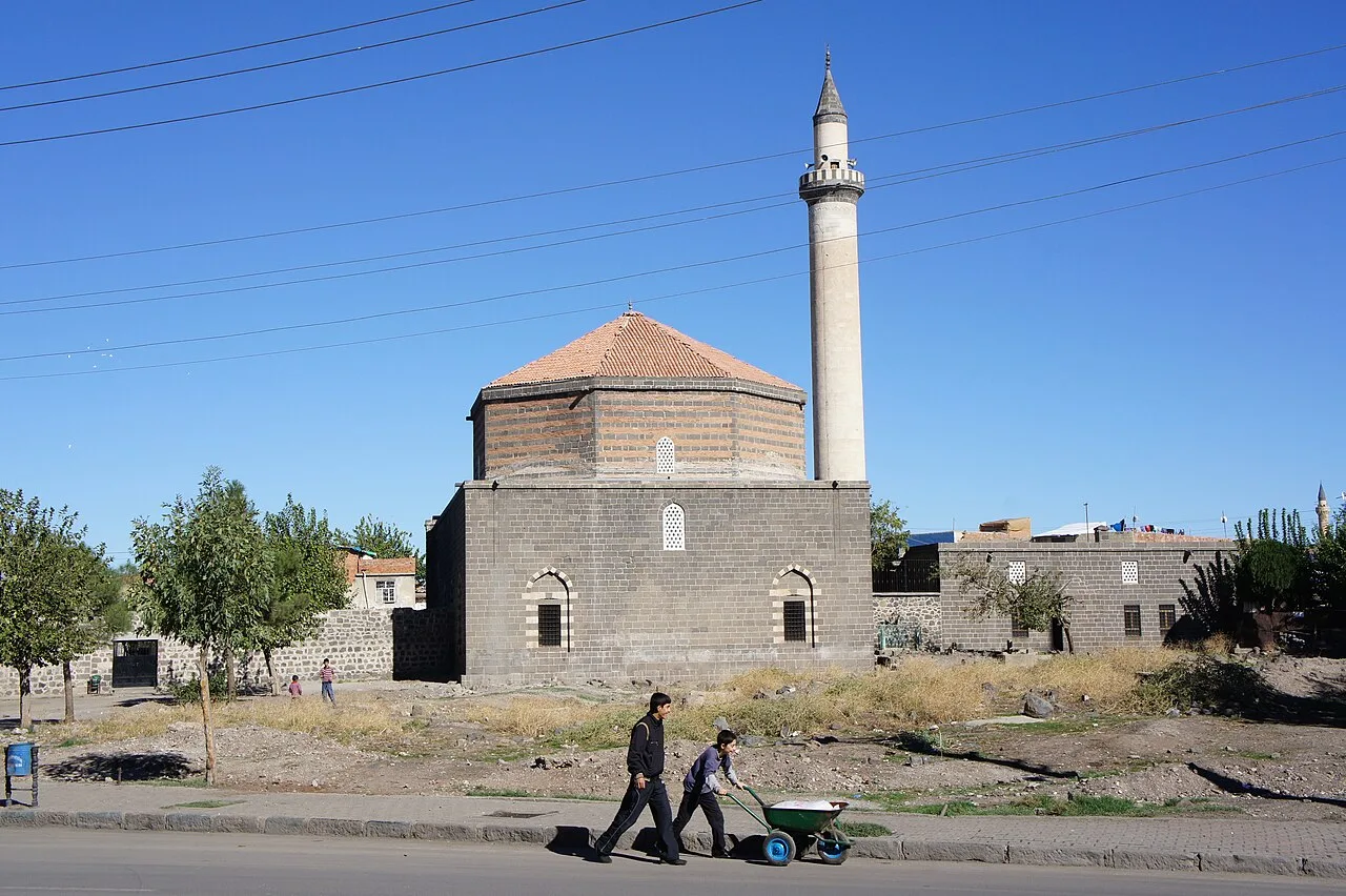 Sur, Diyarbakır'da cami - Diyarbakır