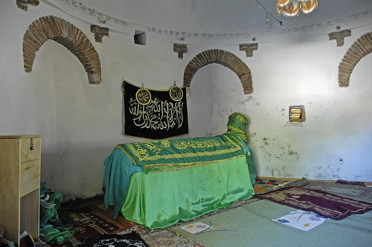 Murat Baba Türbesi - Elazığ