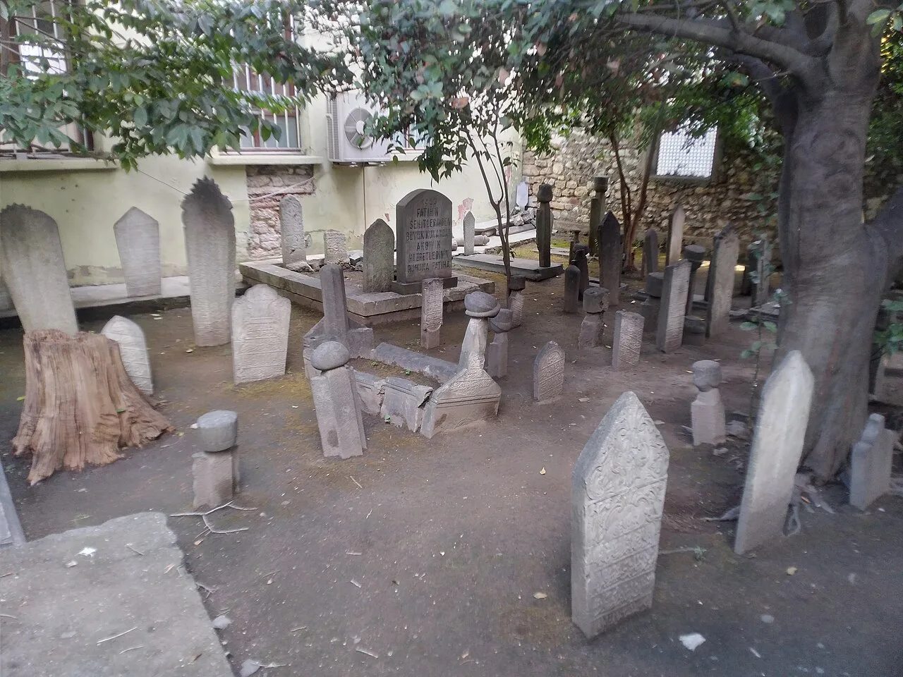 Akbıyık Hazretleri Kabri ve Haziresi - İstanbul