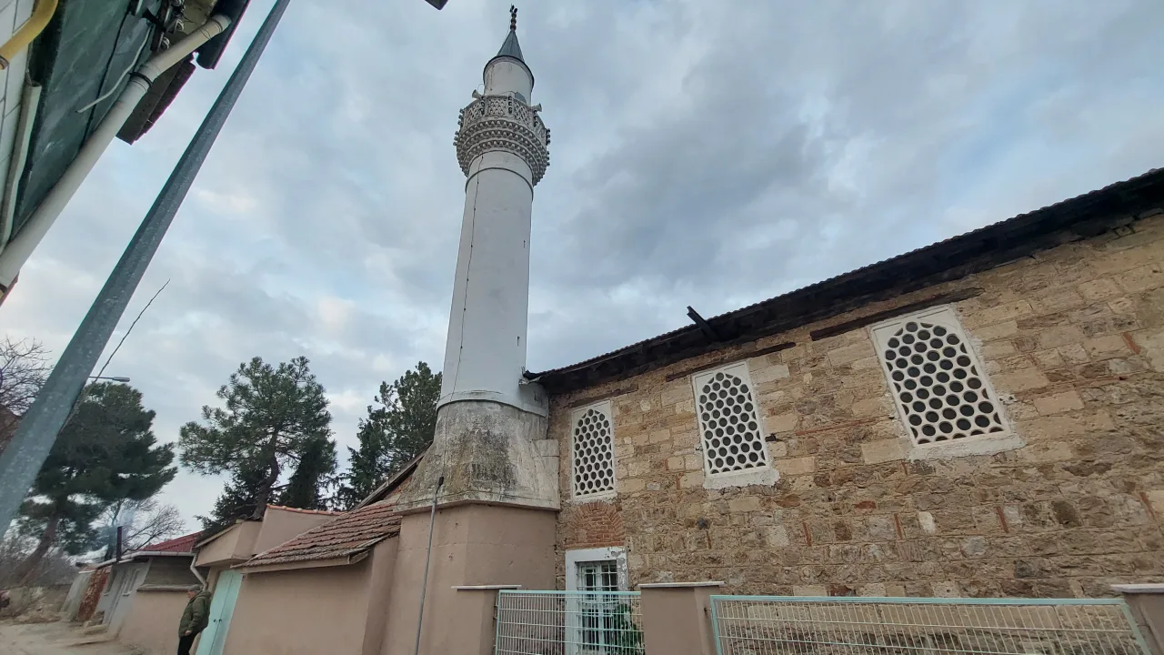 Alaca Minare Camii - İstanbul