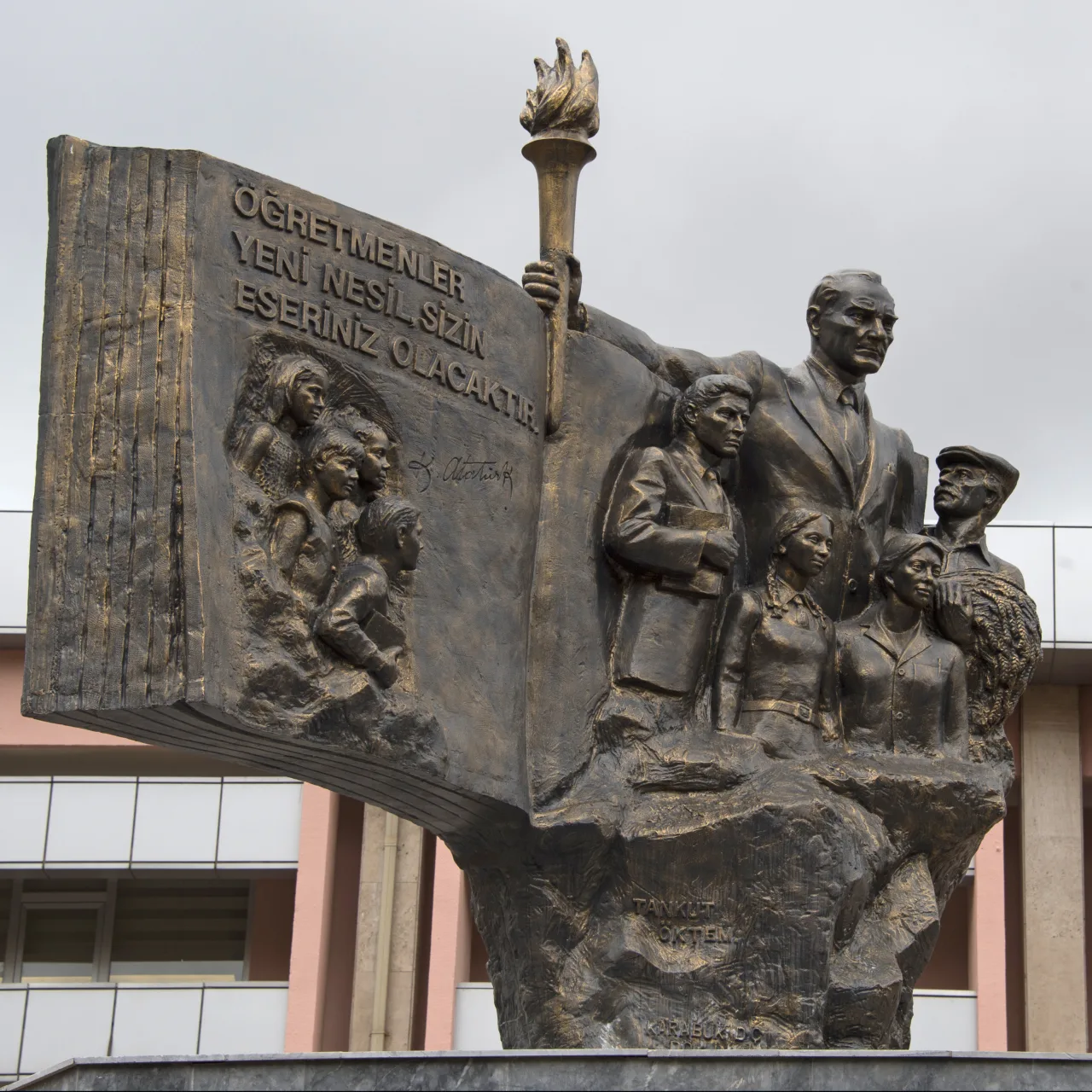 Başöğretmen Atatürk Monument - İstanbul