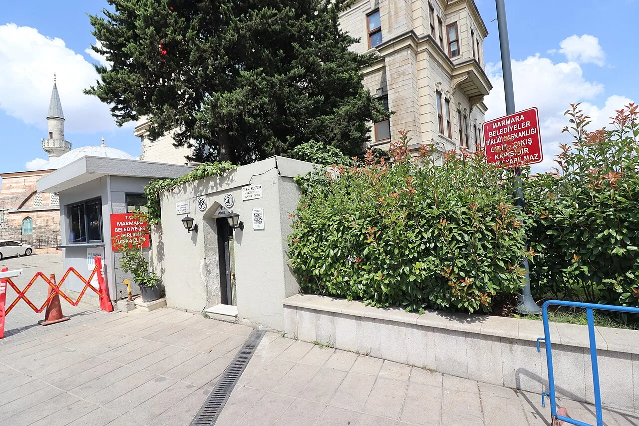 Bekri Mustafa ve Şeyh Abdürraif Şamadani Türbesi - İstanbul