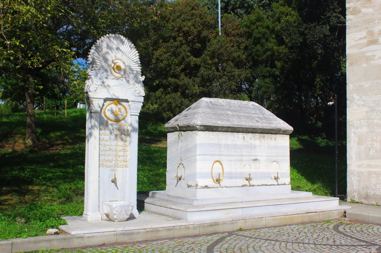 Davutpaşa Kışlası Çeşmesi - İstanbul
