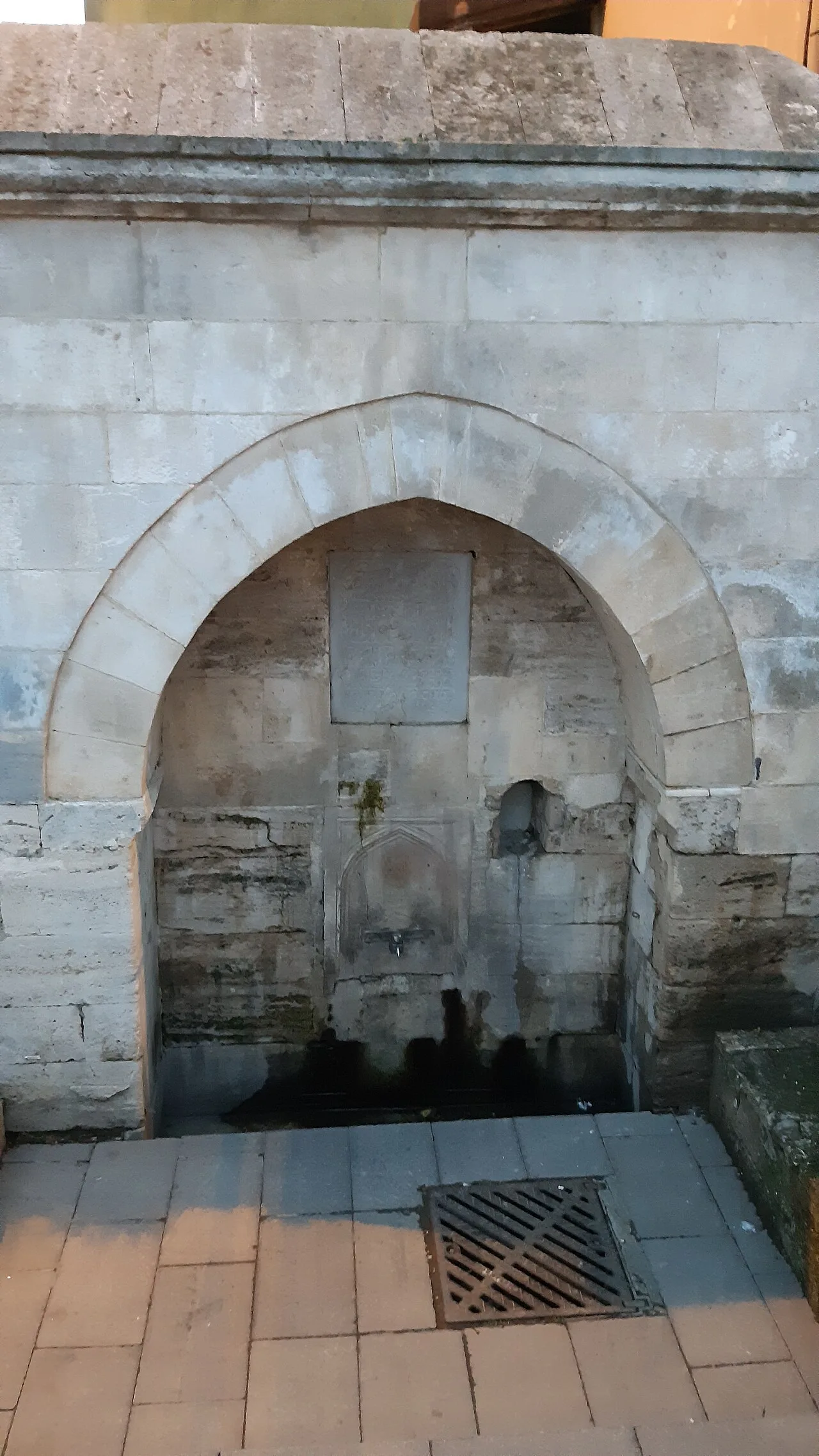 Defterdar Nazlı Mahmud Efendi Çeşmesi - İstanbul