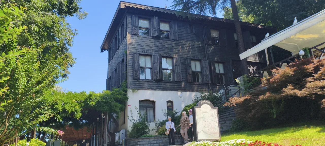 Fethi Paşa Bordo Köşk - İstanbul