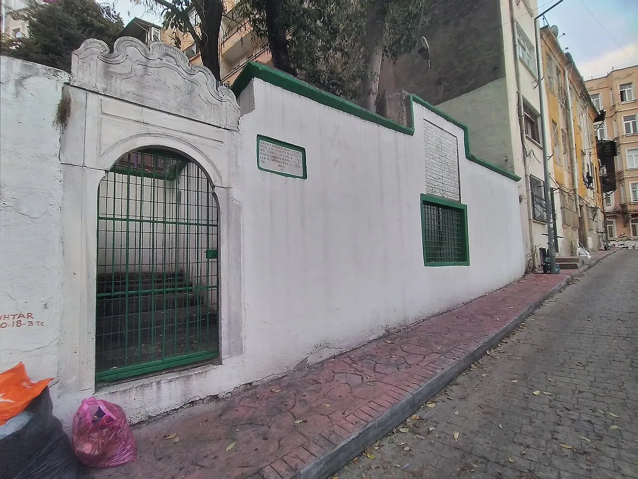 Gül Baba Türbesi, Tomtom - İstanbul