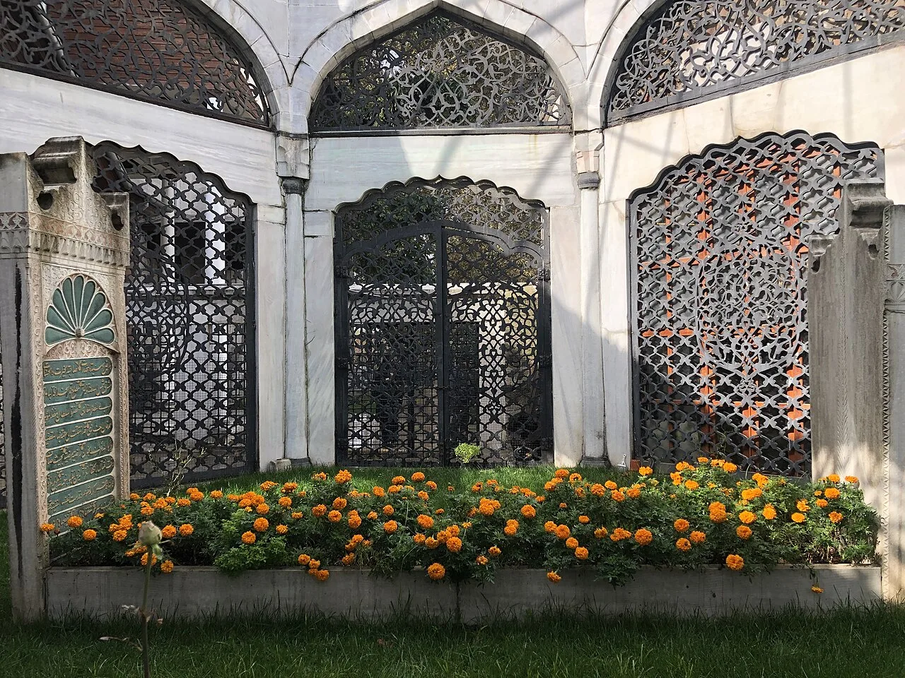 Gülnuş Emetullah Valide Sultan Türbesi - İstanbul