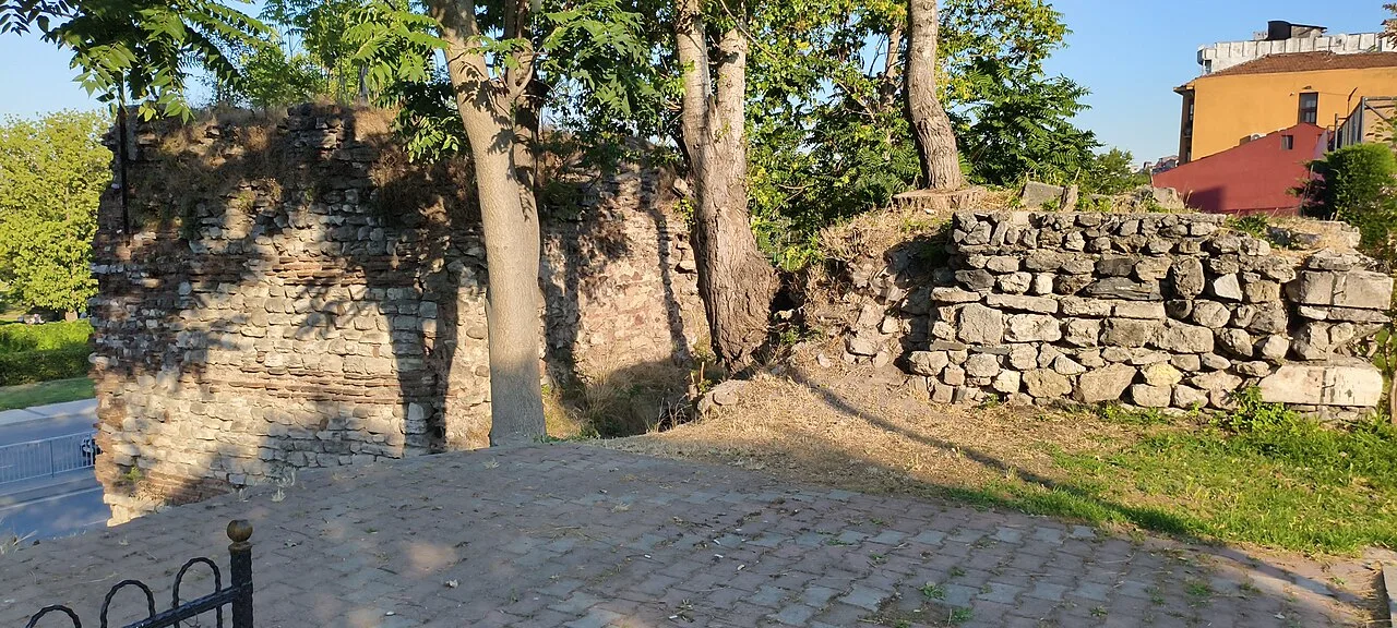Haliç Surları, 15. Kule - İstanbul