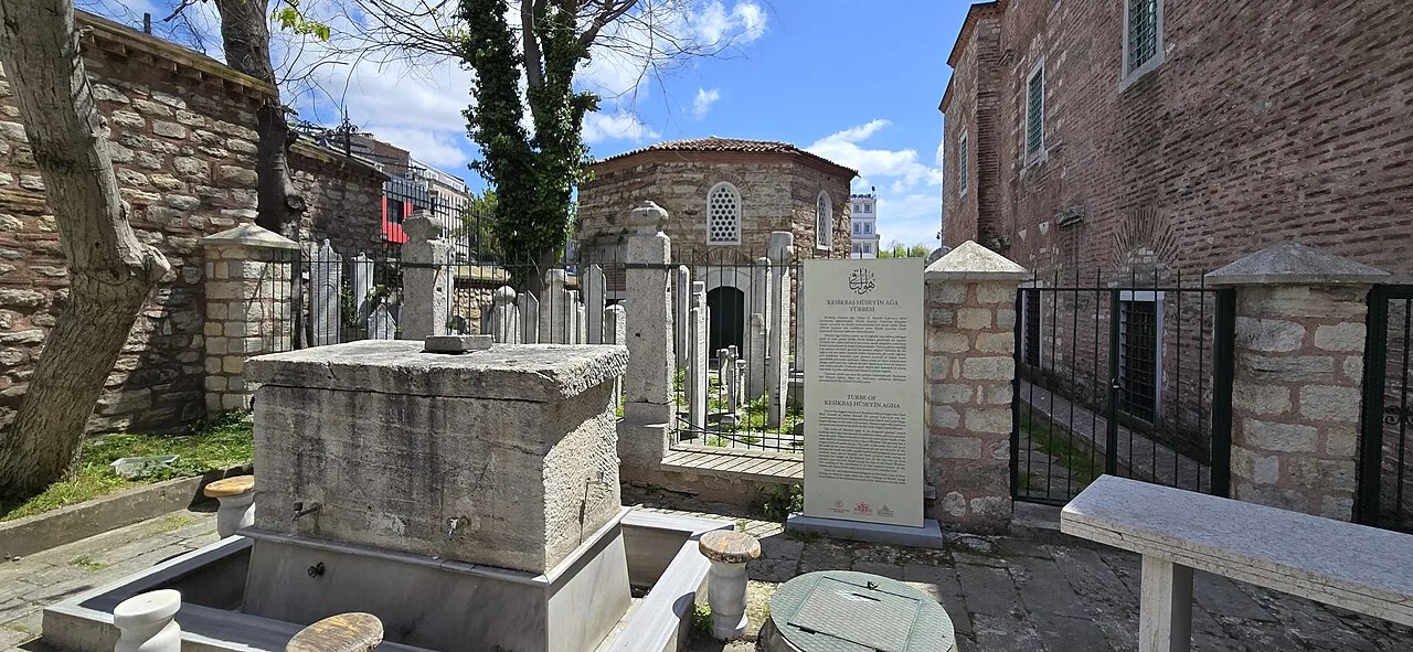 Kapı Ağası Hüseyin Ağa Türbesi - İstanbul