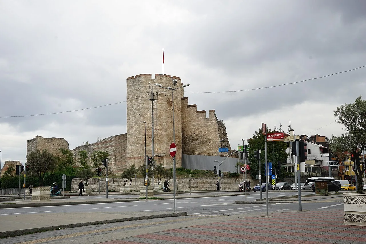 Kara Surları, Ana Sur, T90 - İstanbul