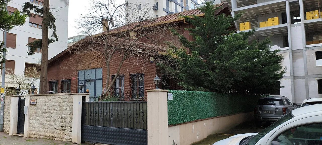 Mansion at Göztepe Bestekar Ziya Sokağı No. 2 - İstanbul