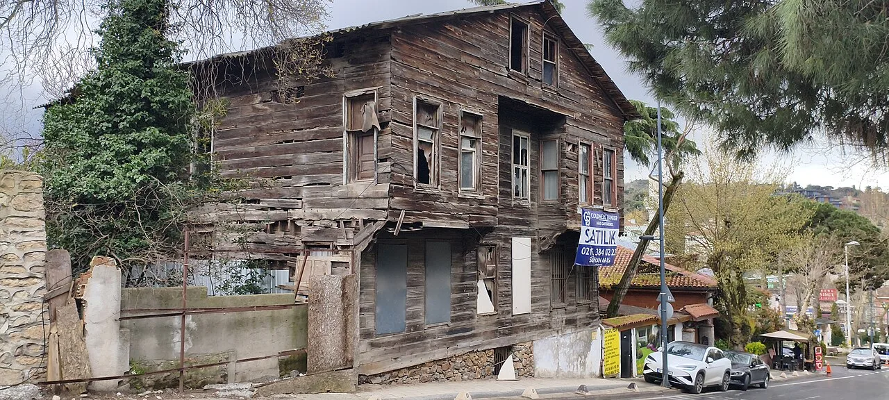Köşk - Kısıklı, Büyük Çamlıca Cad., 8 - İstanbul