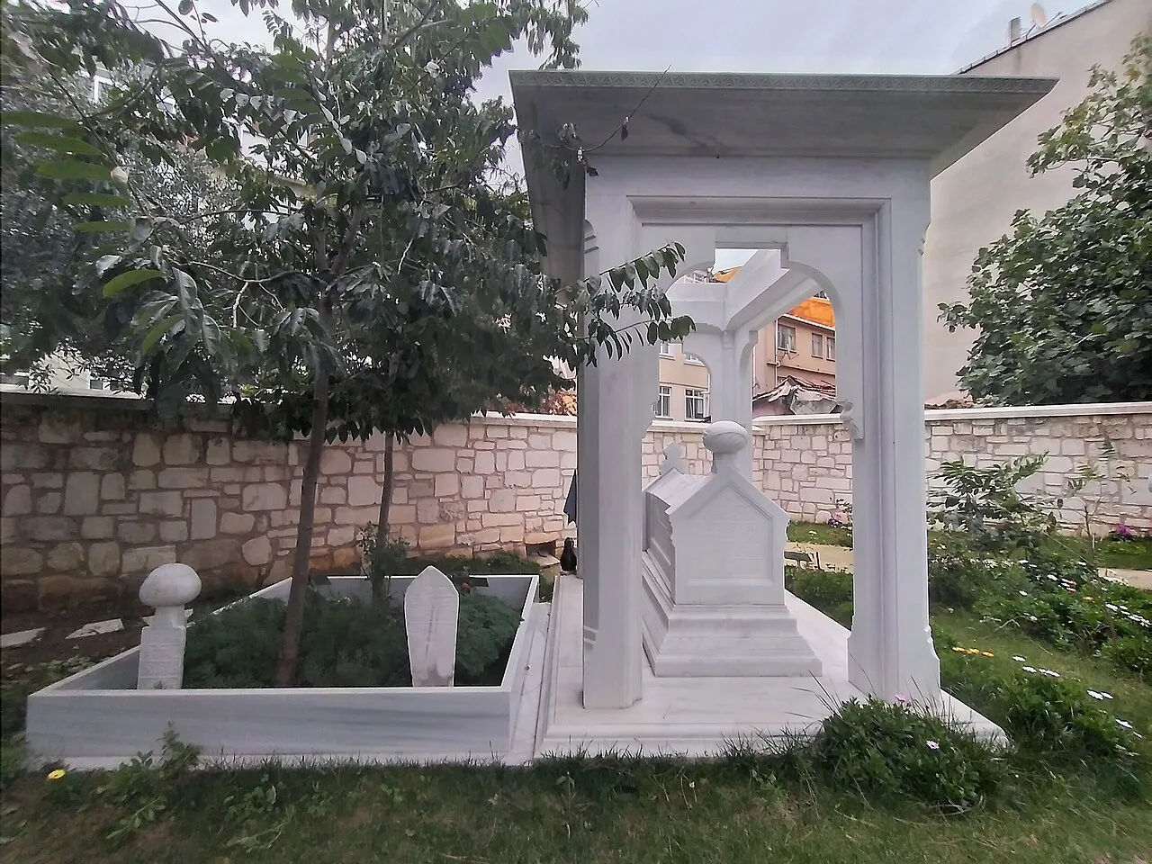 Köstendilli Ali Aleaddin Efendi Türbesi ve Haziresi - İstanbul
