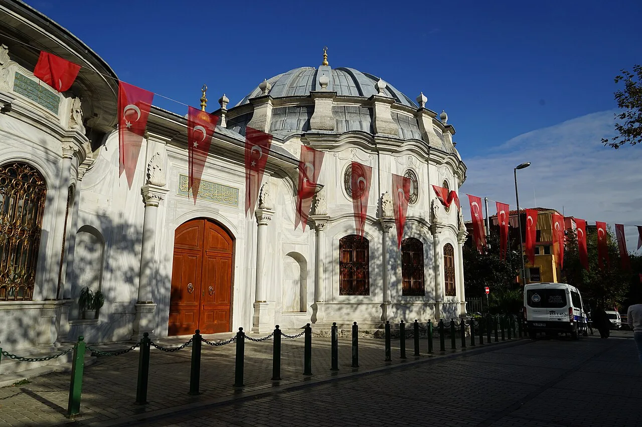 Nakşidil Valide Sultan Türbesi - İstanbul