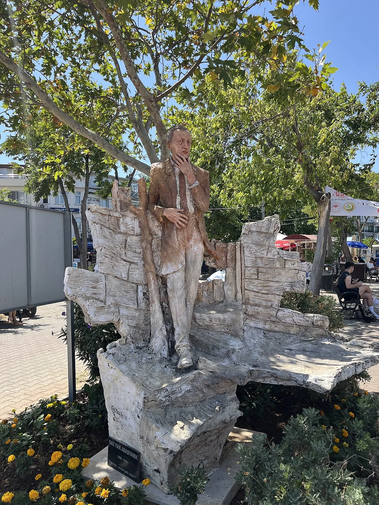 Sait Faik Abasıyanık Heykeli - İstanbul