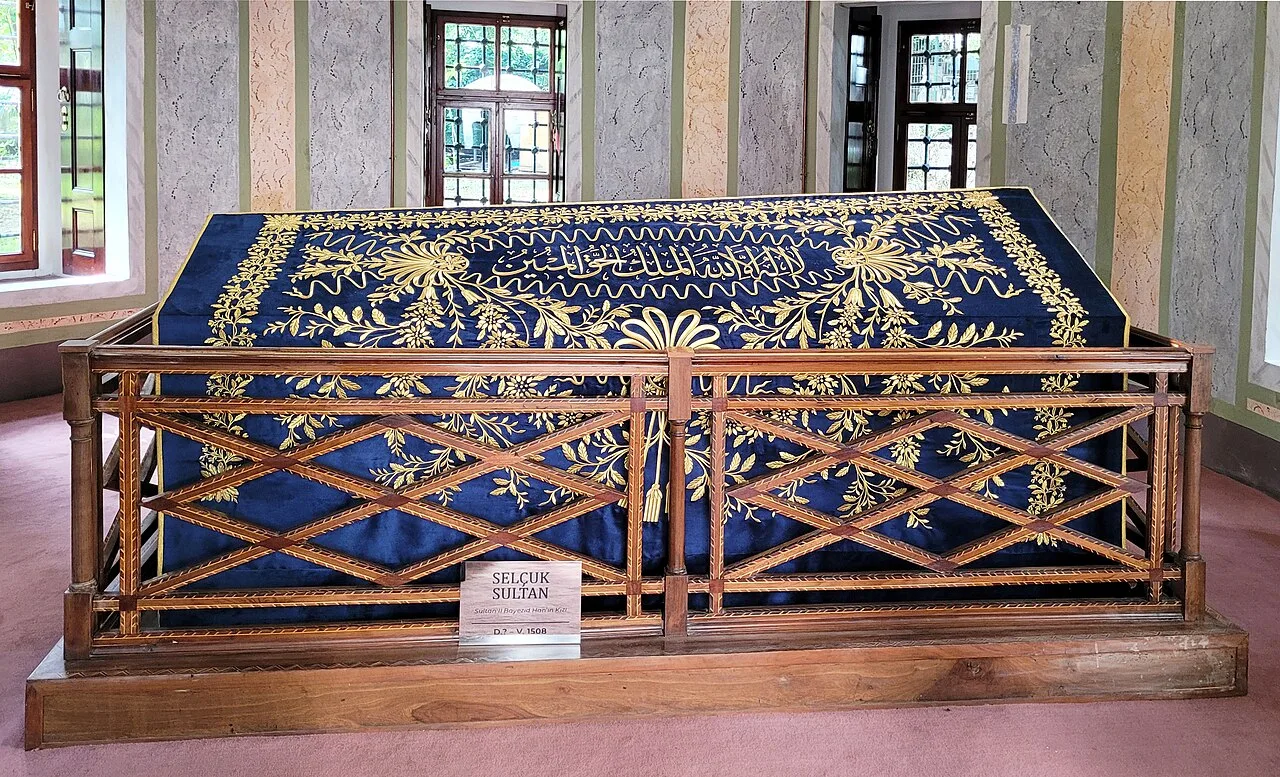 Selçuk Hatun Türbesi - İstanbul