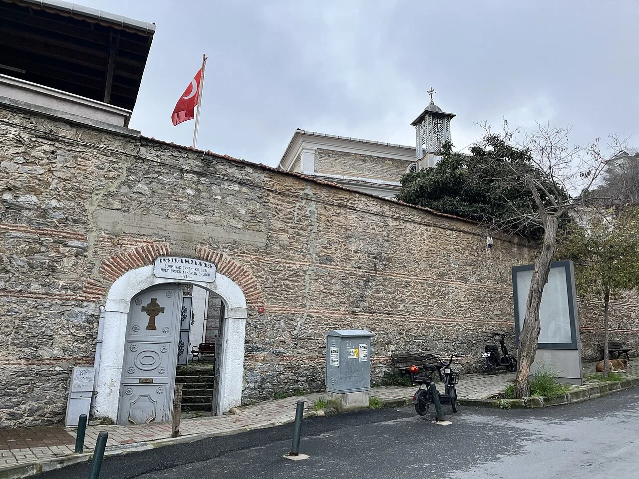 Yerevman Surp Haç Ermeni Kilisesi - İstanbul