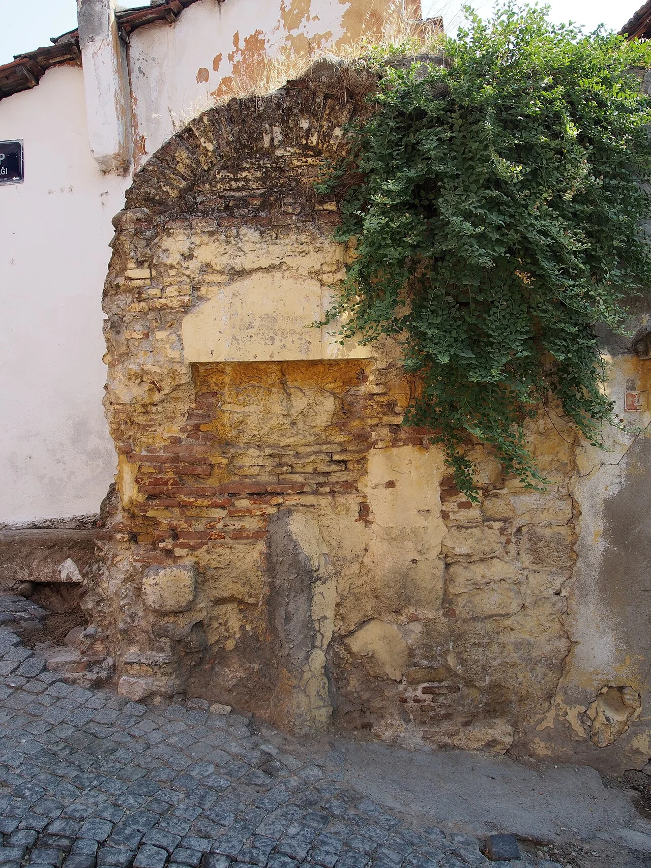 Alp Sokak Çeşmesi - İzmir