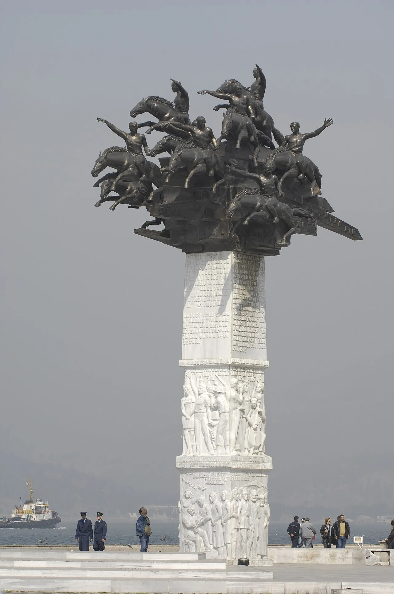 Cumhuriyet Ağacı - İzmir