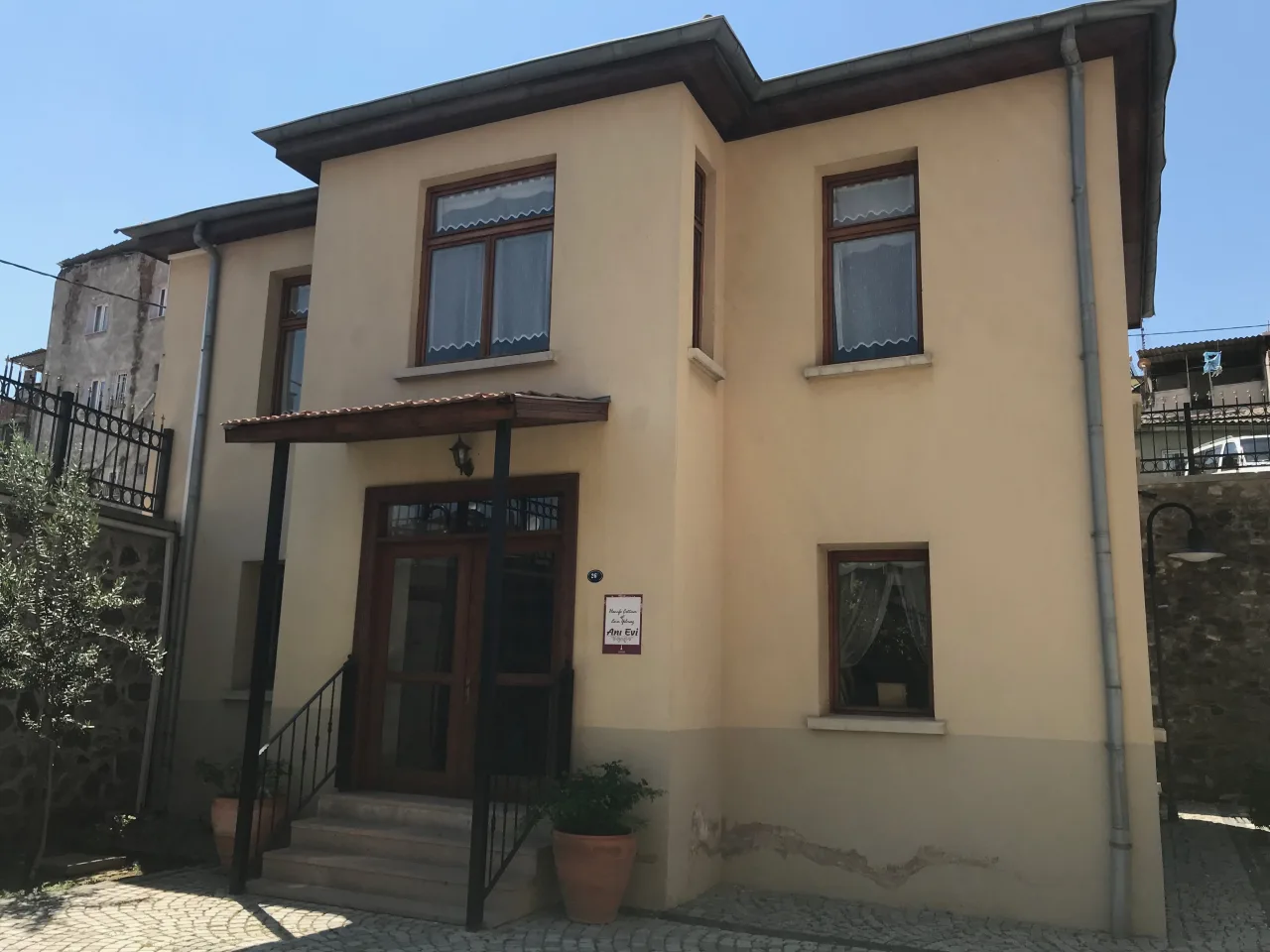 Hanife Çetiner ve Esin Yılmaz Anı Evi - İzmir