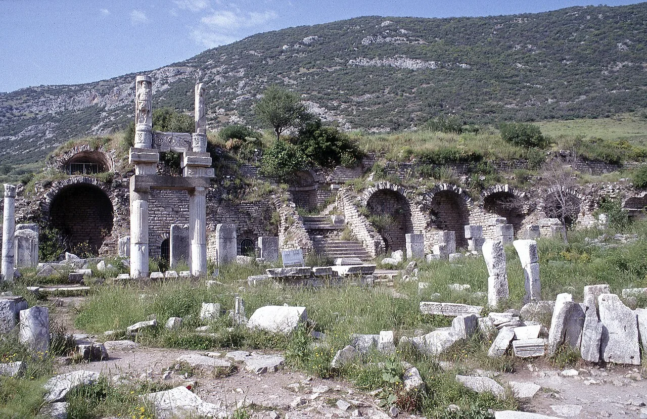 İmparatorlar Tapınağı ve Sunağı ile Domitianus Terası - İzmir