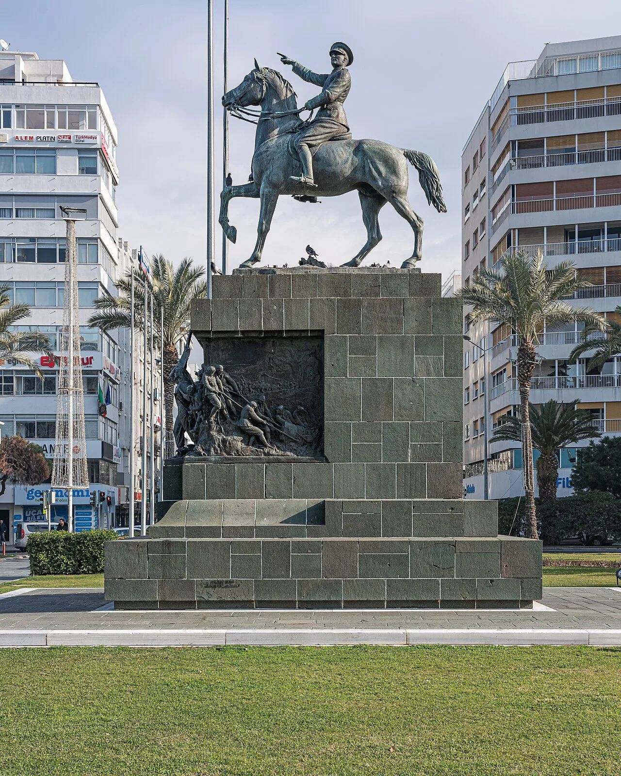 İzmir Atatürk Anıtı - İzmir