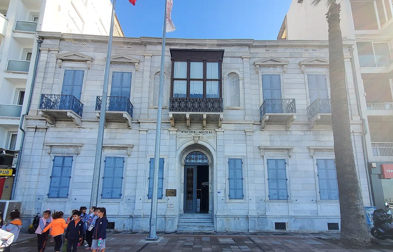 İzmir Atatürk Müzesi - İzmir