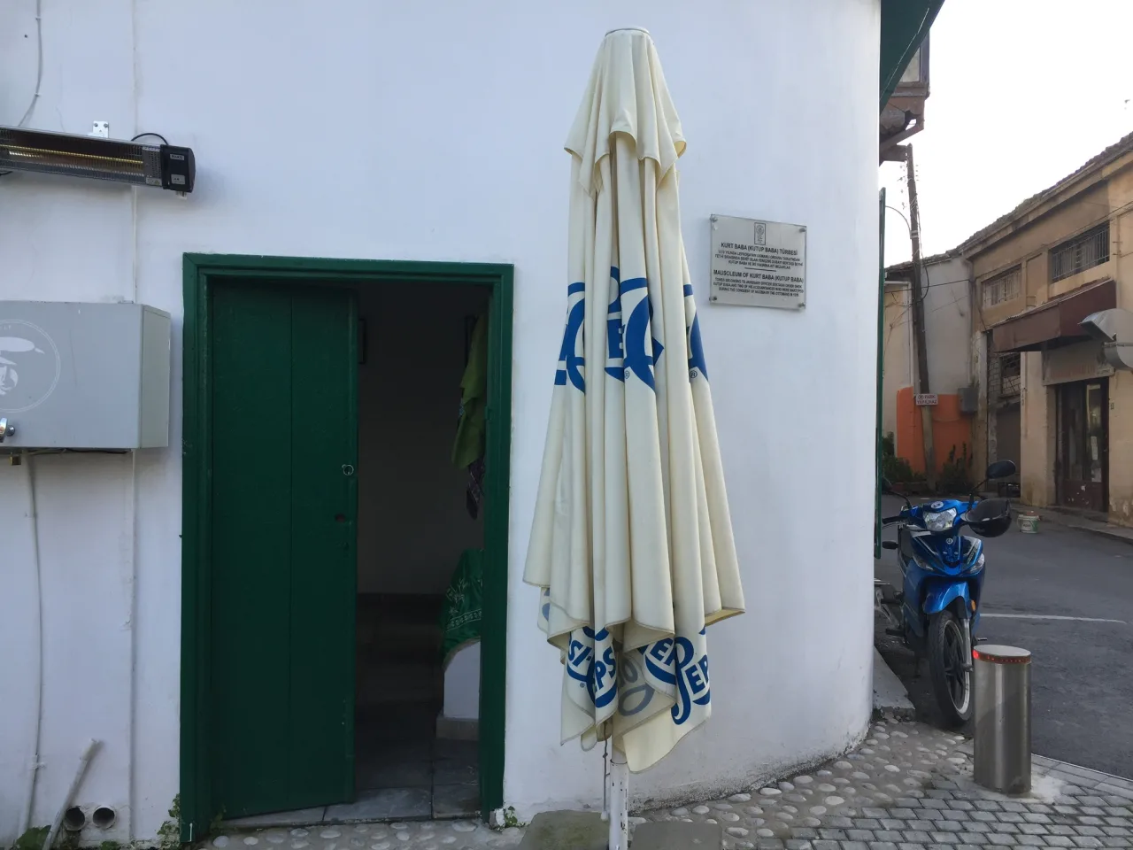 Kurt Baba Türbesi - İzmir