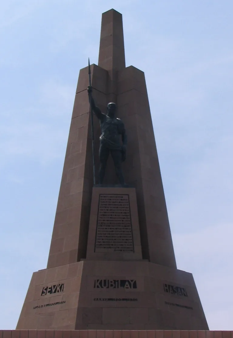 Şehit Kubilay Anıtı - İzmir
