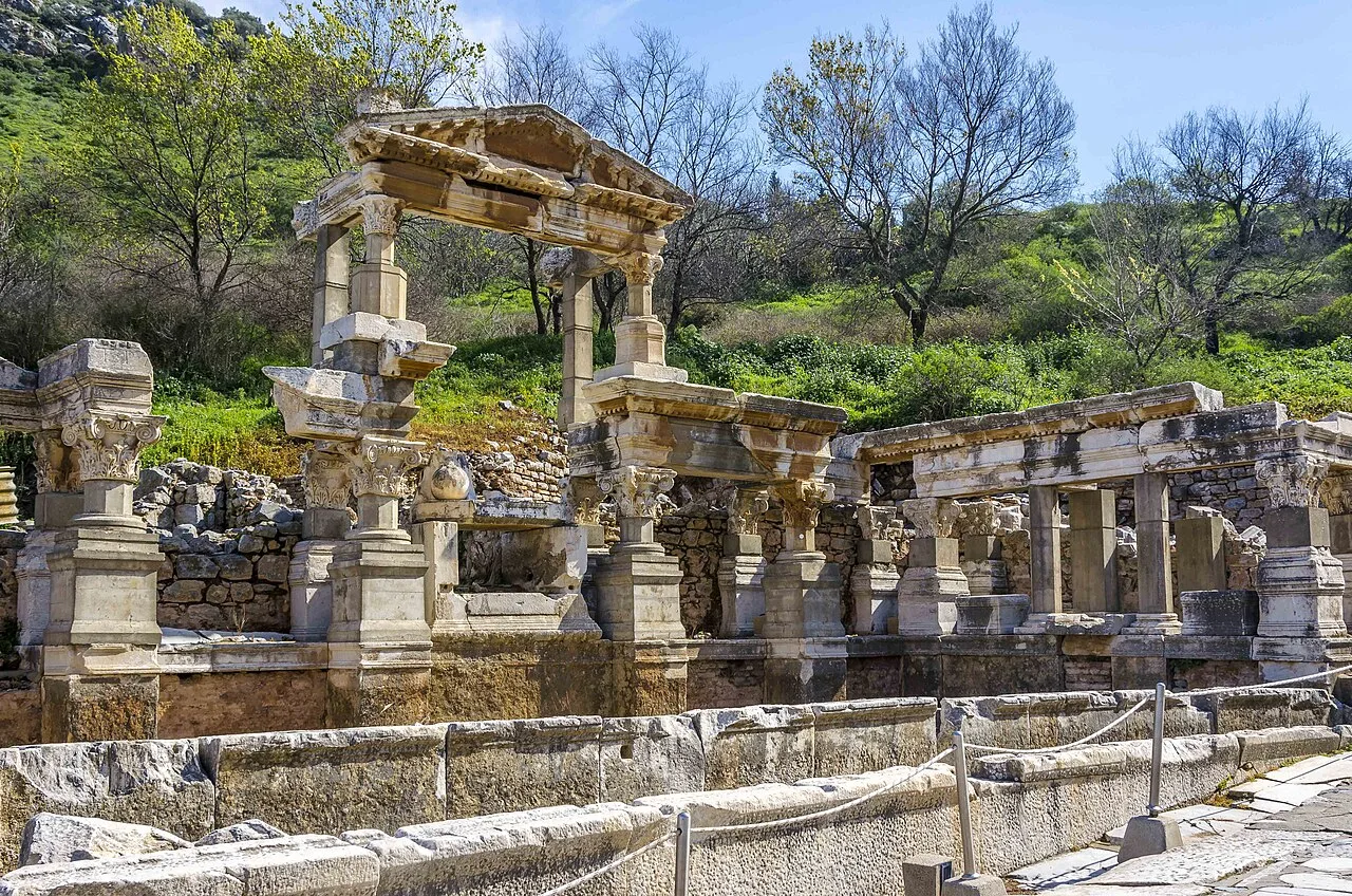 Traianus Çeşmesi - İzmir