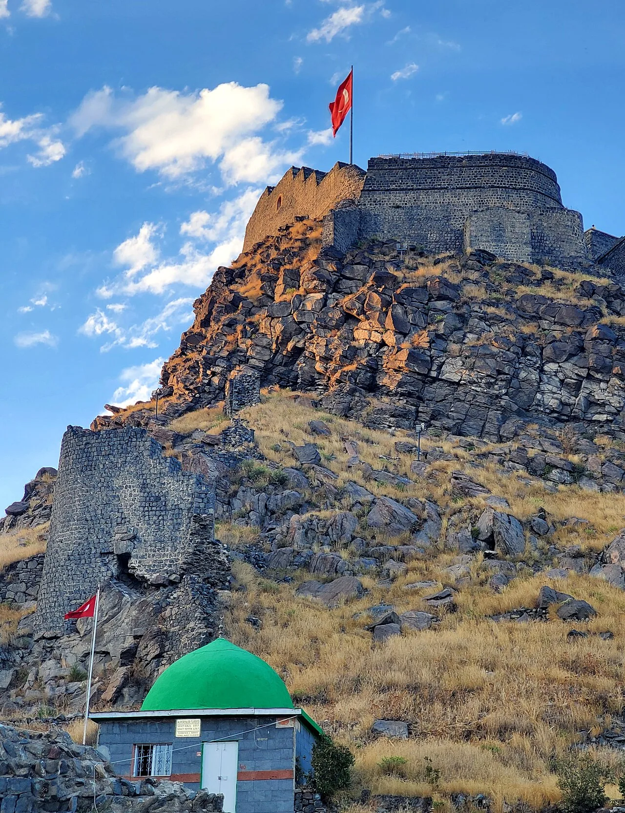 Alperenler Türbesi - Kars