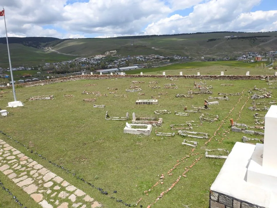 Batı Kışla Şehitliği - Kars