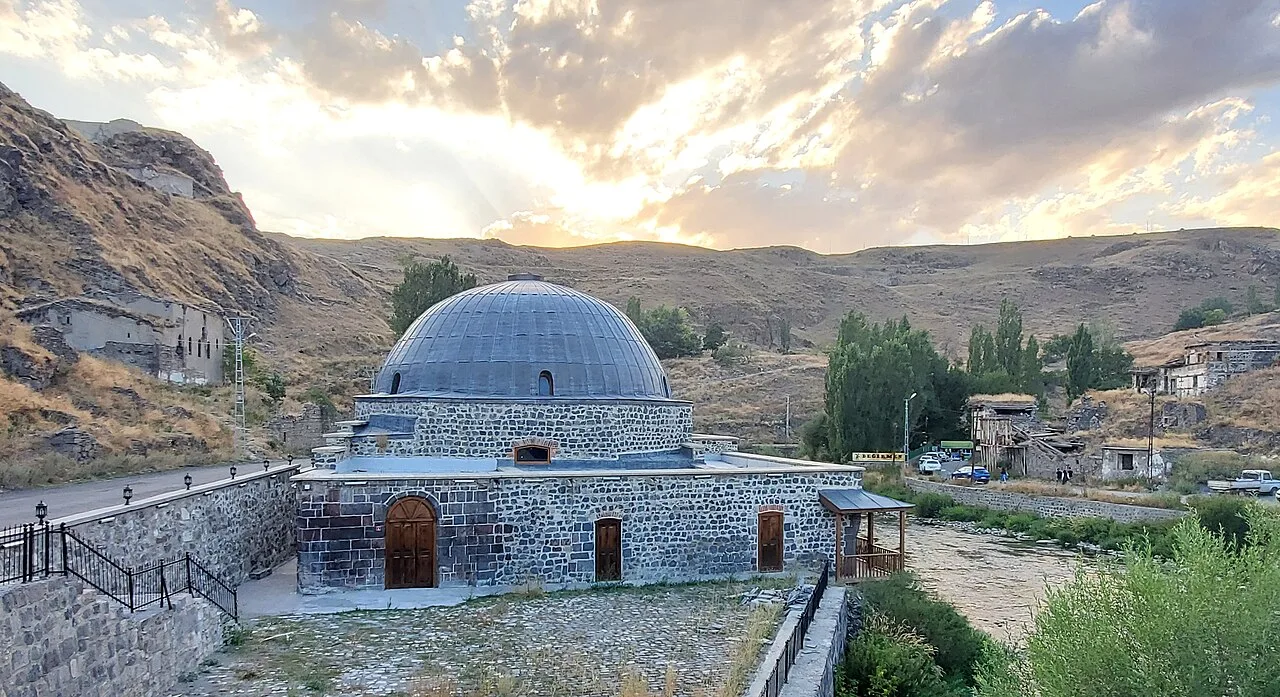 İlbeyoğlu Hamamı - Kars