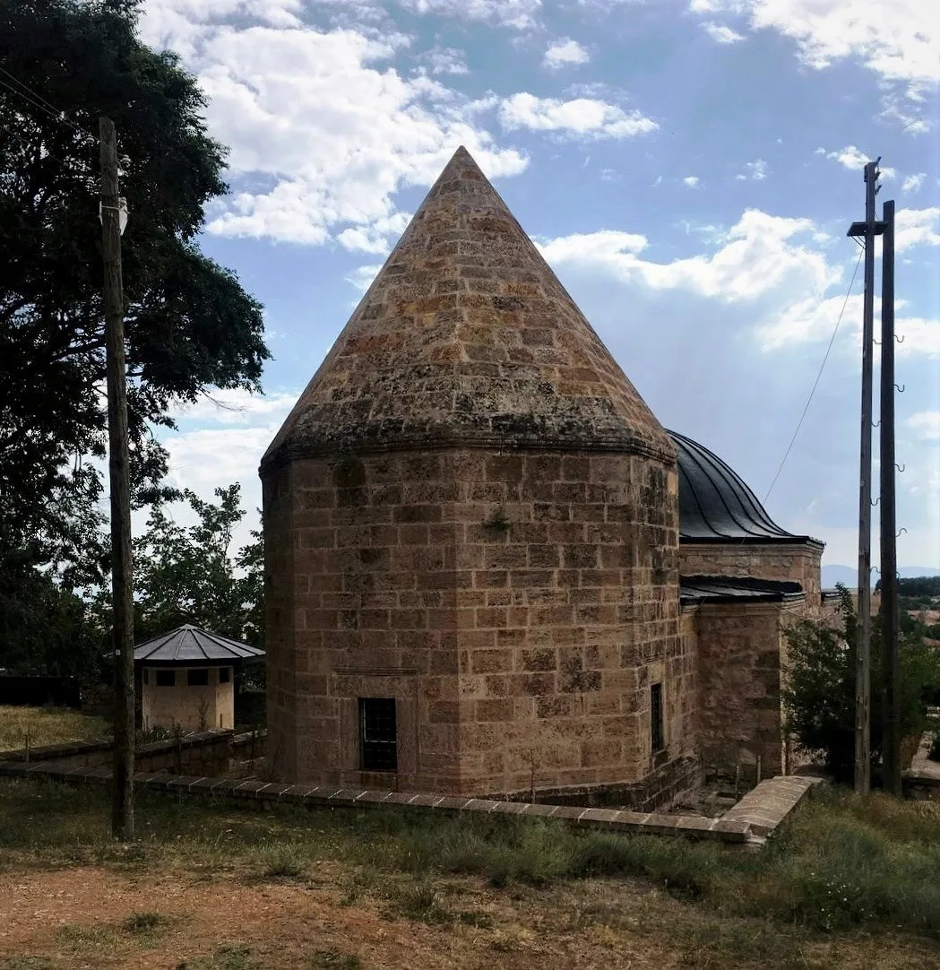 Karakurt Türbesi - Kırşehir