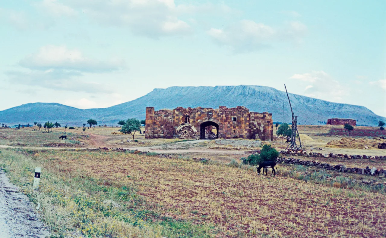 Kızılören Küçük Han - Konya