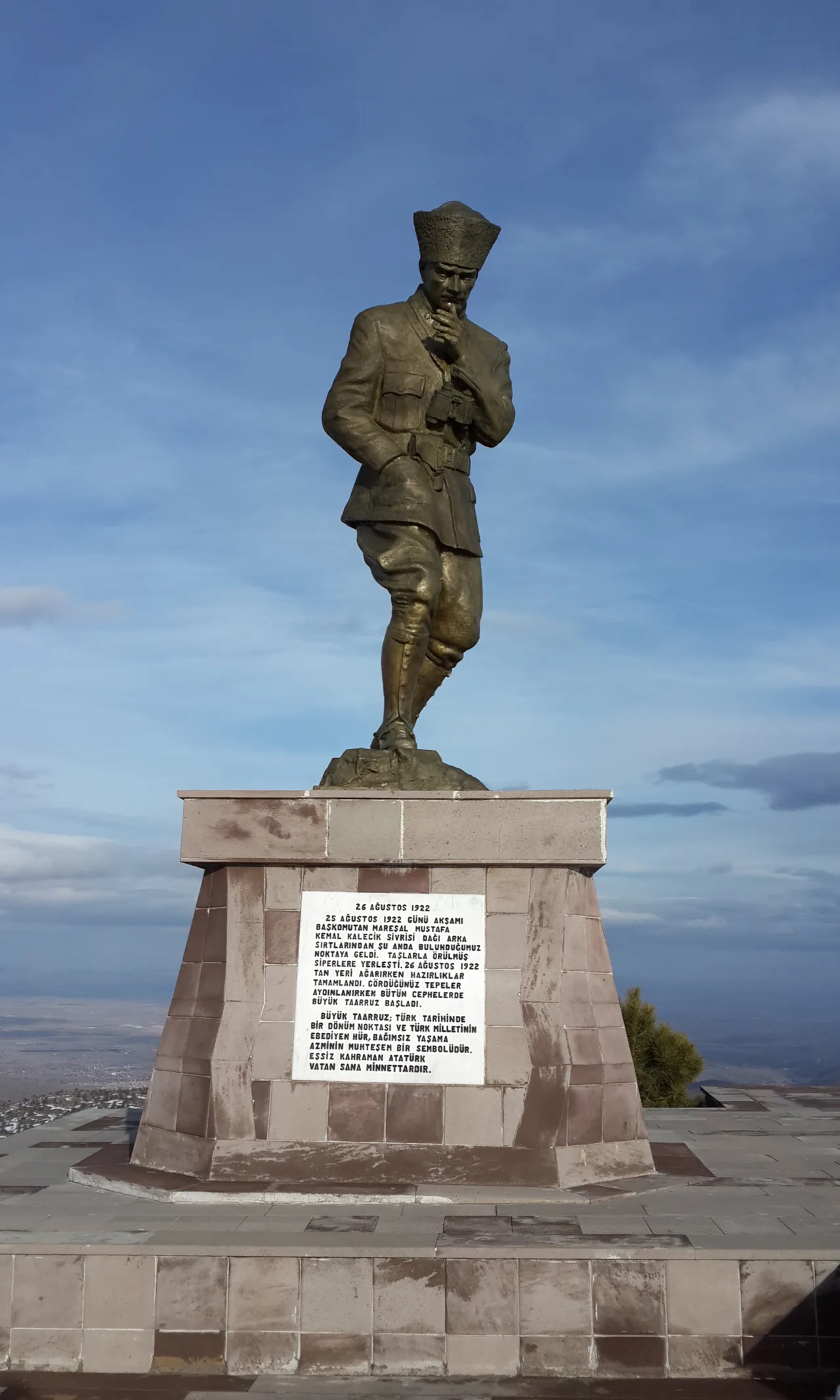 Atatürk Heykeli, Yunusemre - Manisa
