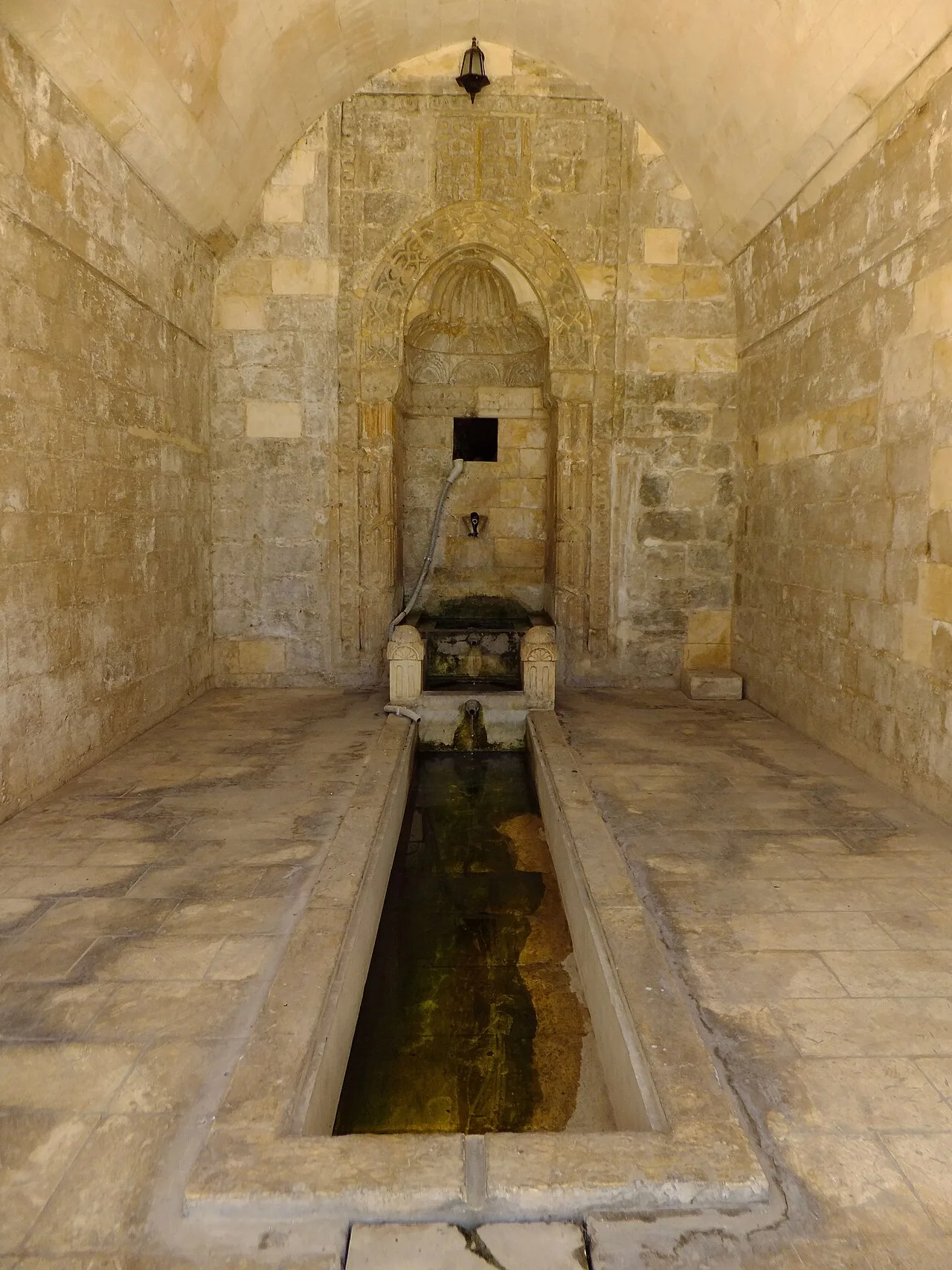 Şehidiye Medresesi Çeşmesi - Mardin