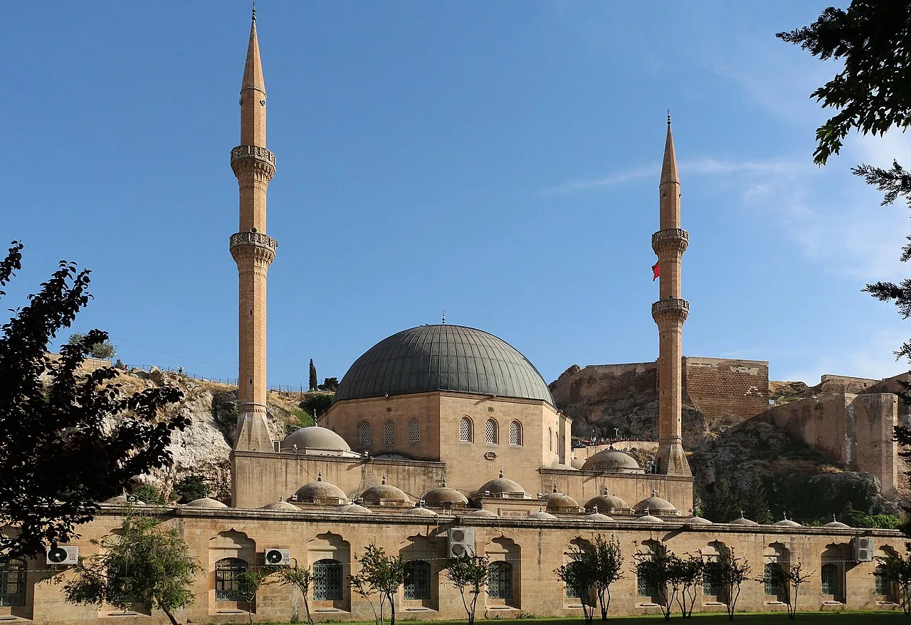 Mevlid-i Halil Camii ve Hz. İbrahim Doğum Mağarası - Şanlıurfa