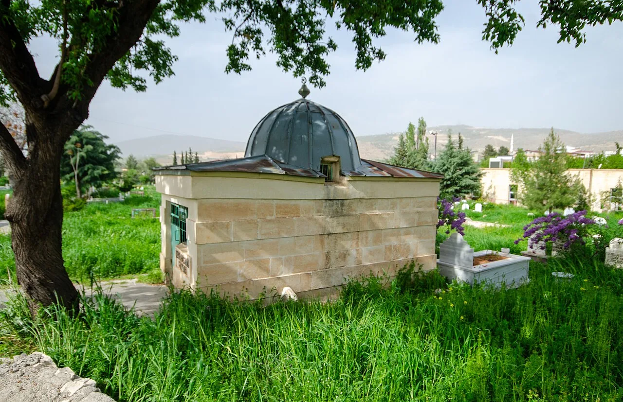 Şeyh Hasan El Fatirin Türbesi - Siirt