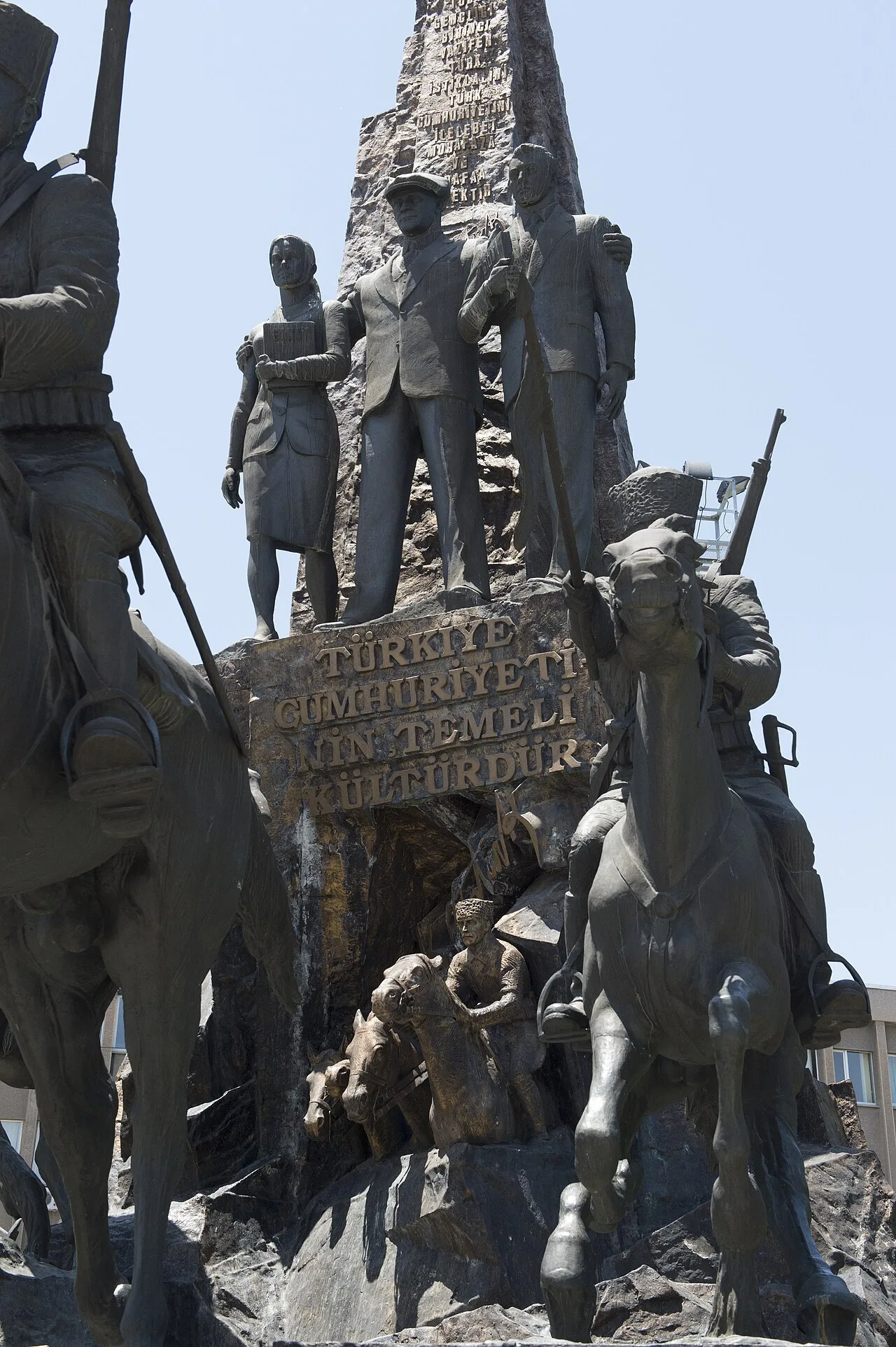 Atatürk Kurtuluş Anıtı, Uşak - Uşak