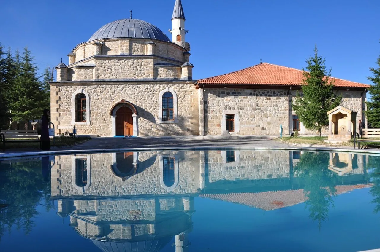 Emirci Sultan Türbesi Ve Camii - Yozgat